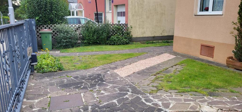 Gartenweg zum Hauseingang